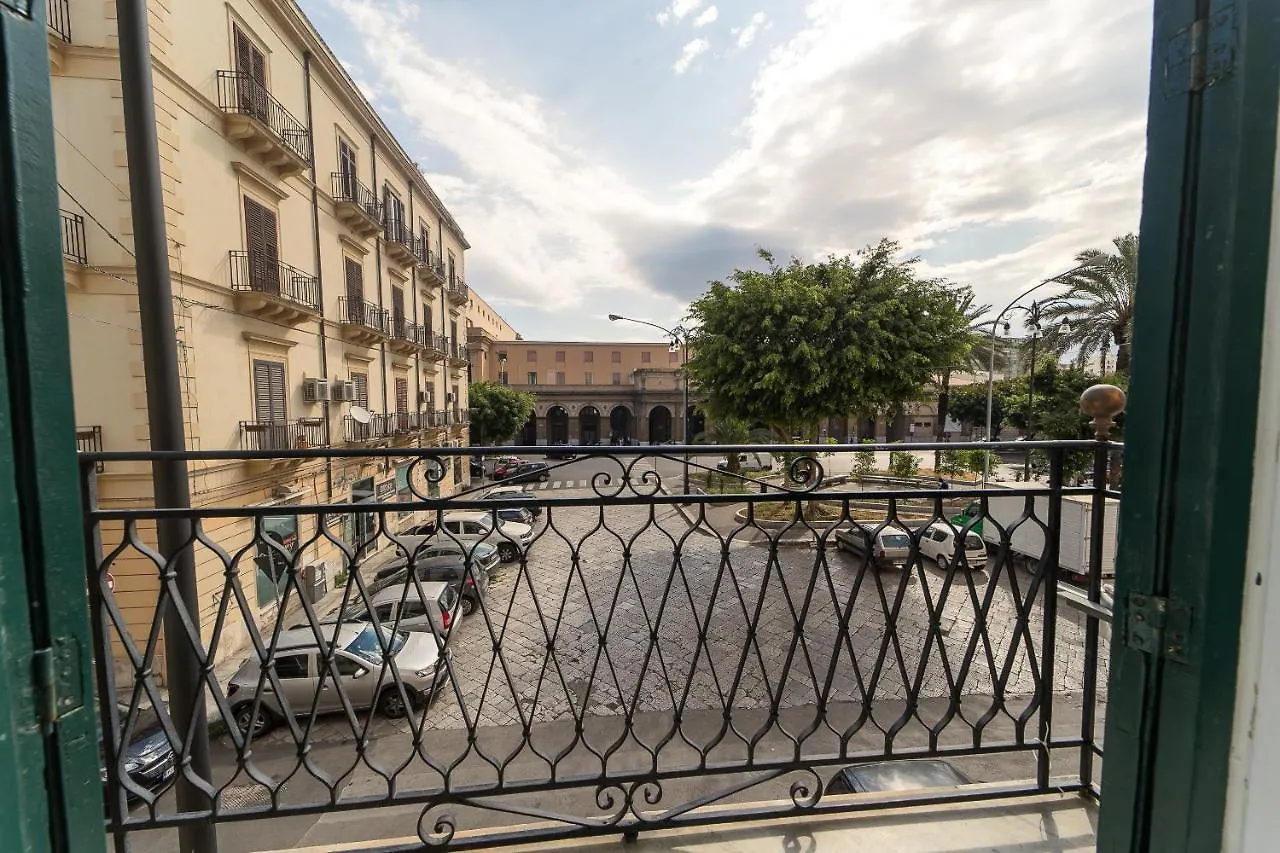 Giachi Friendly Rooms Alla Stazione 팔레르모 아파트